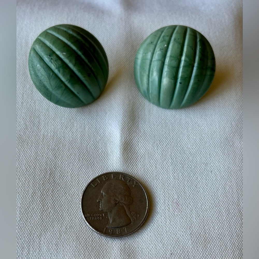 Jade Stone Ribbed Earrings - Picture 14 of 16